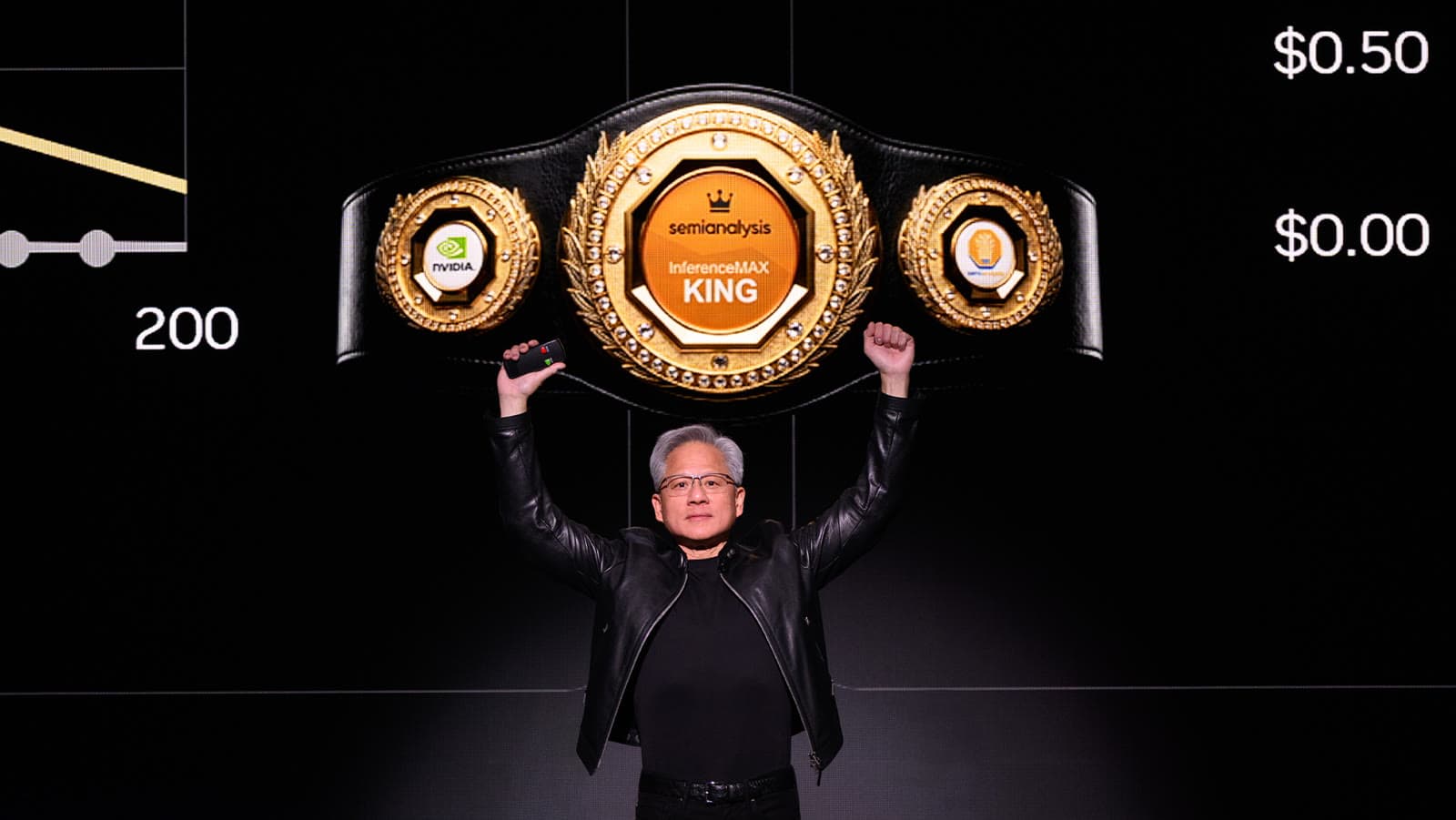 Jensen Huang no palco da GTC 2026 com o cinturão InferenceMAX